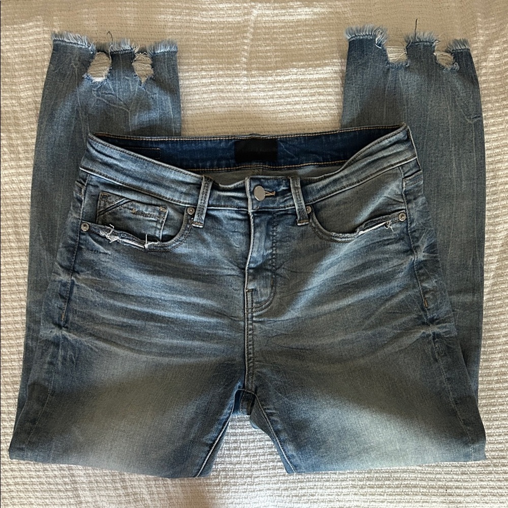 Women’s Buckle Black crop/ankle jeans, size 28